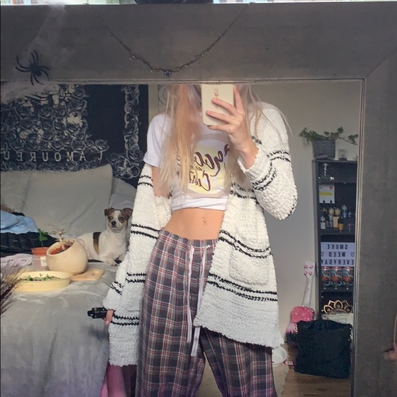 Cute lil cardigan - Picture 2 of 3